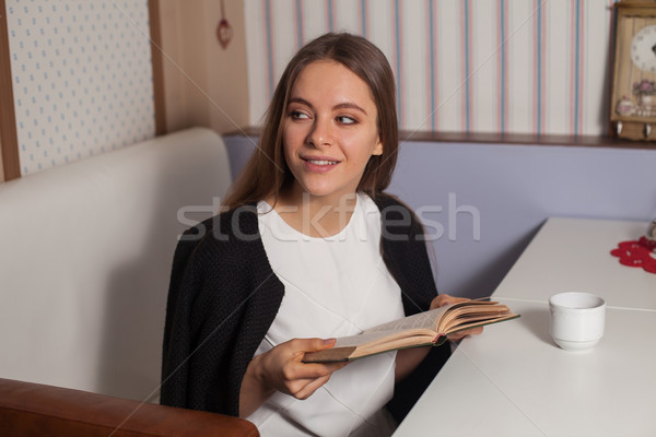 Femme livre thé lecture café potable [[stock_photo]] © dmitroza