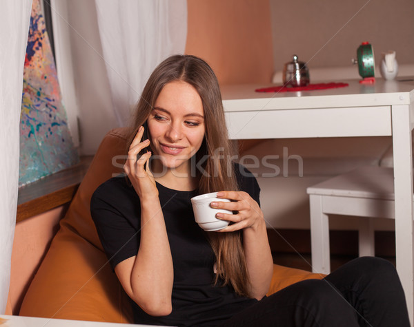 Femme smartphone téléphone portable tasse café thé [[stock_photo]] © dmitroza