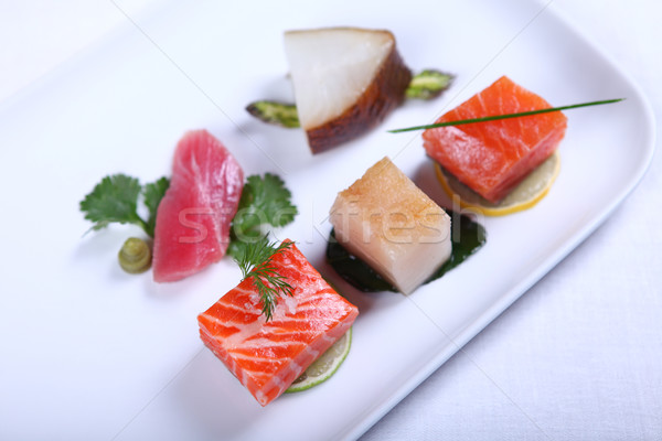 Foto d'archivio: Fresche · sashimi · decorato · calce · primo · piano