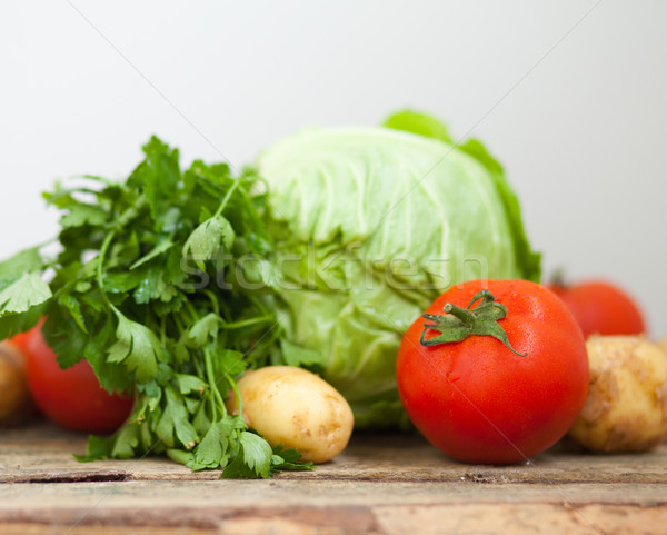 Frischem Gemüse saftig feucht Gemüse Holzbrett Hintergrund Stock foto © dmitroza