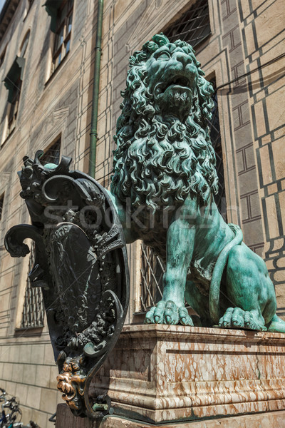 Lion statue Munich palais maison bâtiment Photo stock © dmitry_rukhlenko