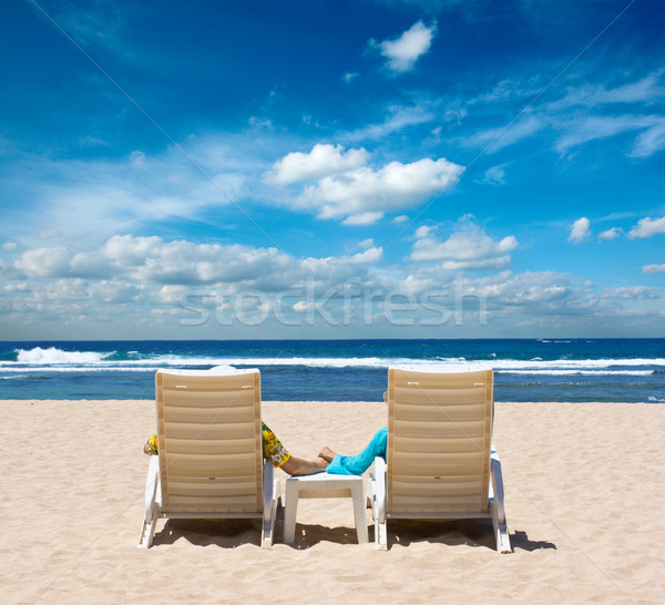 情侶 沙灘椅 手牽著手 海洋 海灘 女孩 商業照片 © dmitry_rukhlenko
