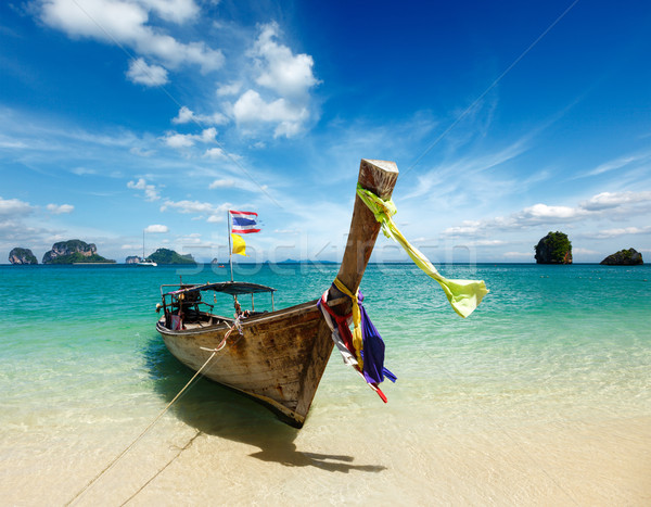 Długo ogon łodzi plaży Tajlandia tropikalnej plaży Zdjęcia stock © dmitry_rukhlenko