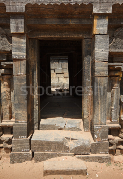 Passage ruines Sri Lanka architecture escaliers porte Photo stock © dmitry_rukhlenko