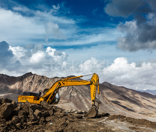 Construcción de carreteras montanas himalaya tierra montana industria Foto stock © dmitry_rukhlenko