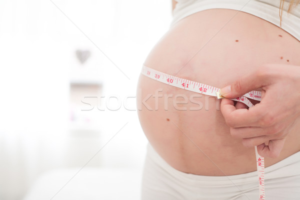 Elvesz hüvelyk fiatal új anya mér Stock fotó © DNF-Style