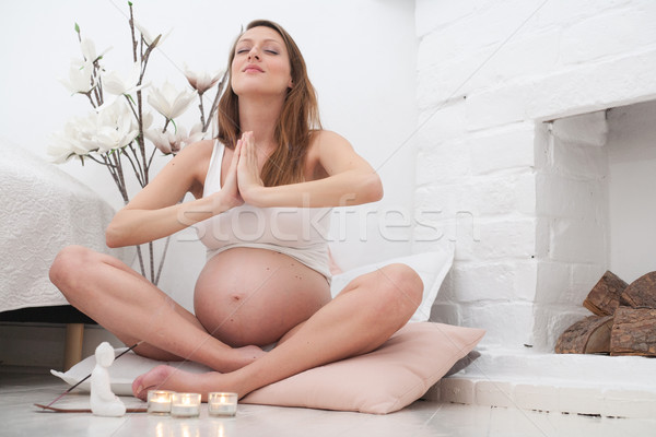 ストックフォト: 妊婦 · 瞑想 · 小さな · 新しい · 母親 · 地上