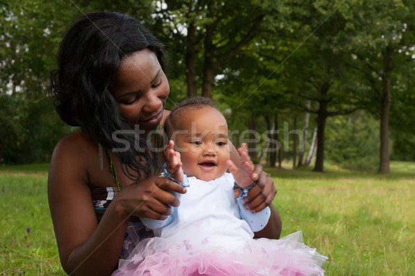 African mamă fată fericit mixt familie Imagine de stoc © DNF-Style