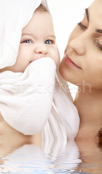 Heureux mère mains photos bébé eau [[stock_photo]] © dolgachov