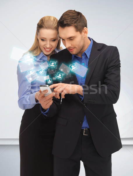 Adam kadın okuma sms parlak resim Stok fotoğraf © dolgachov