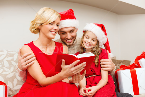 Zdjęcia stock: Uśmiechnięty · rodziny · czytania · książki · christmas