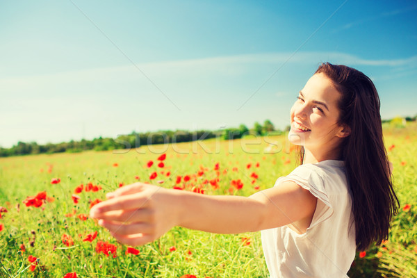 Sorridente mulher jovem papoula campo felicidade natureza Foto stock © dolgachov