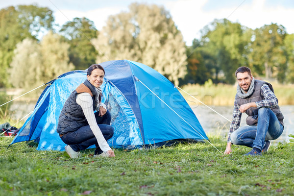 商业照片: 快乐 · 情侣 ·上· 帐篷 · 户外活动 · 露营