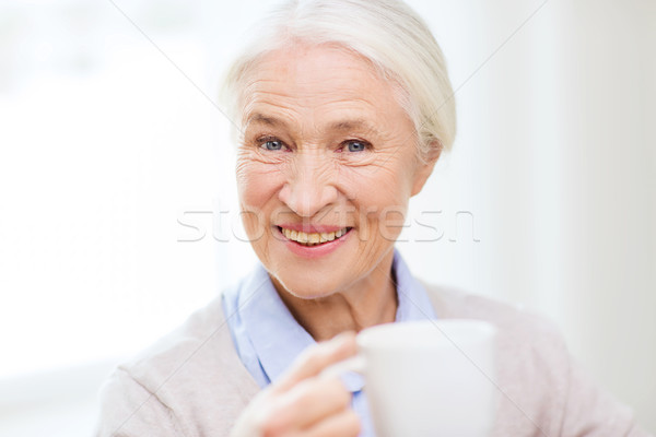 Stock foto: Glücklich · Senior · Frau · Tasse · Tee · Kaffee