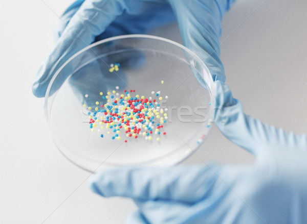 Om de ştiinţă mâini chimic vindeca Imagine de stoc © dolgachov