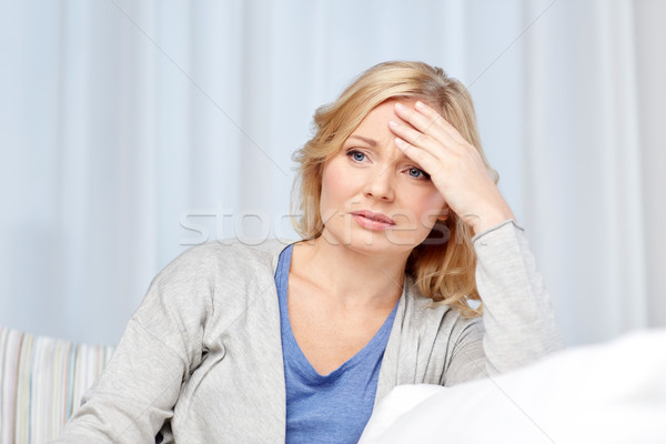 [[stock_photo]]: Femme · souffrance · maux · de · tête · maison · douleur