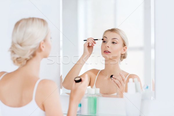 Frau Make-up Pinsel Bad Schönheit machen Kosmetik Stock foto © dolgachov