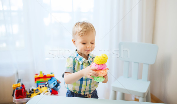 Fericit copil băiat bilă lut Imagine de stoc © dolgachov
