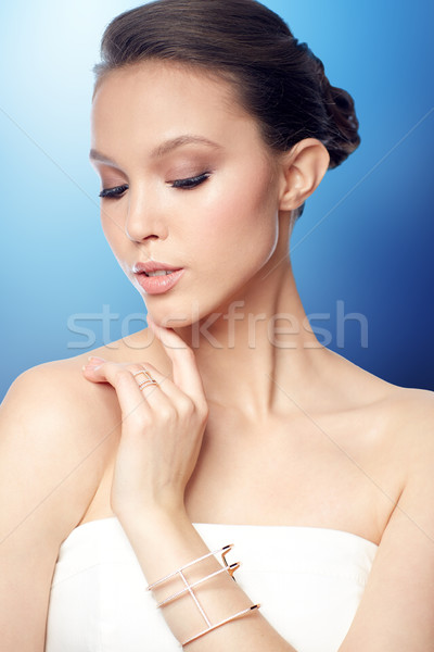 красивой азиатских женщину кольца браслет красоту Сток-фото © dolgachov