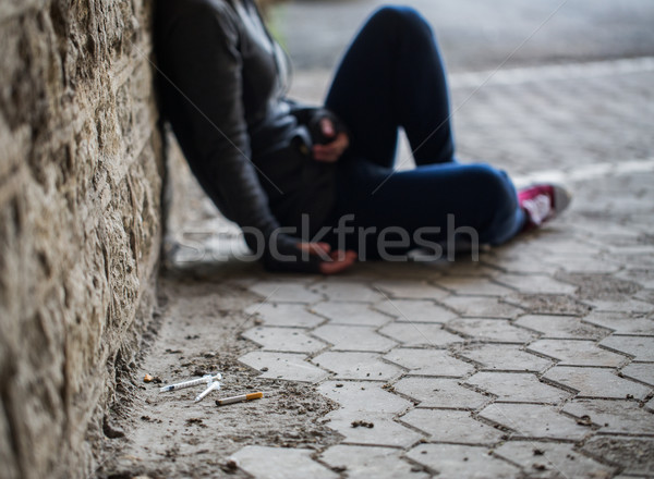 Stock foto: Frau · Drogen · Drogenmissbrauch · Abhängigkeit