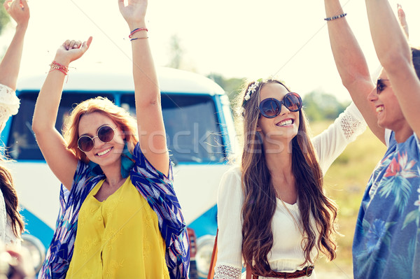 [[stock_photo]]: Heureux · jeunes · hippie · amis · danse · extérieur