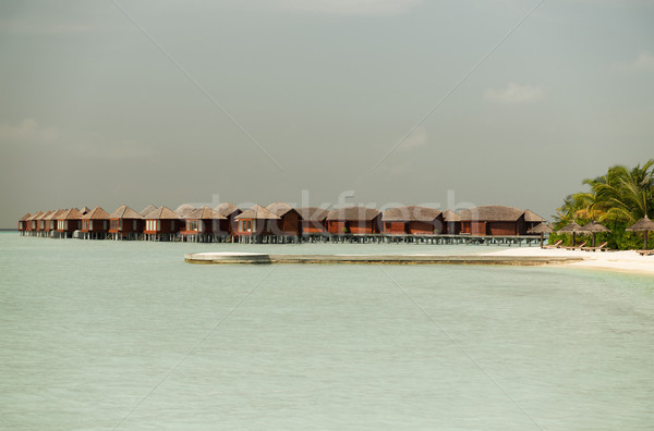Bungalow mer eau exotique Resort plage Photo stock © dolgachov