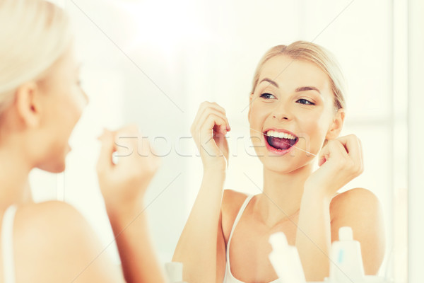 Foto stock: Mujer · hilo · dental · limpieza · dientes · bano