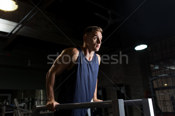 [[stock_photo]]: Homme · triceps · parallèle · bars · gymnase