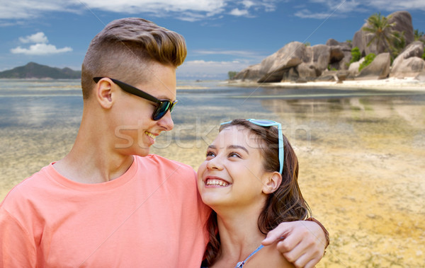 Boldog tini pár ölel nyár tengerpart Stock fotó © dolgachov