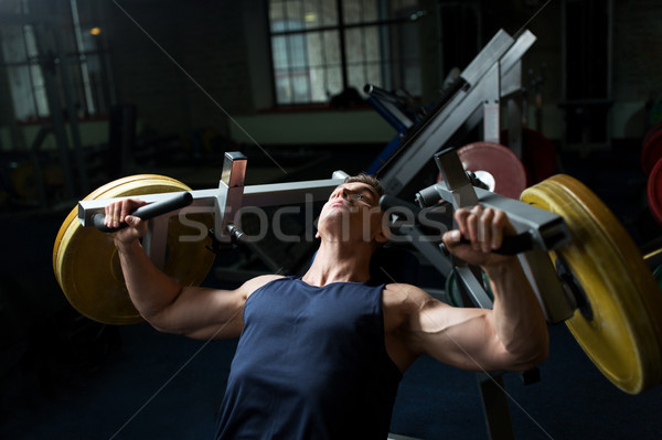 Adam göğüs basın egzersiz makine spor salonu Stok fotoğraf © dolgachov