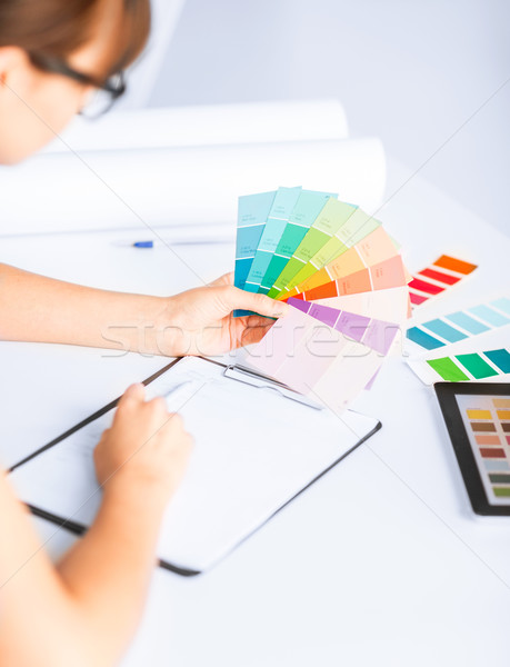 Mulher trabalhando cor design de interiores Foto stock © dolgachov