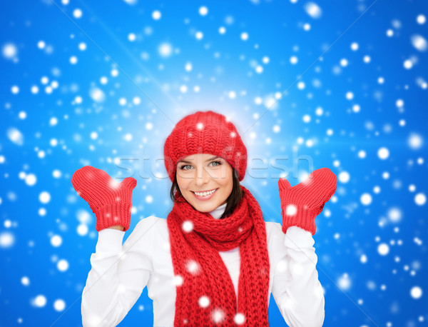 Mosolyog fiatal nő tél ruházat boldogság ünnepek Stock fotó © dolgachov