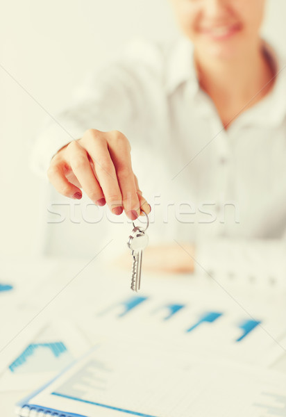 Zdjęcia stock: Kobieta · strony · domu · klucze · działalności