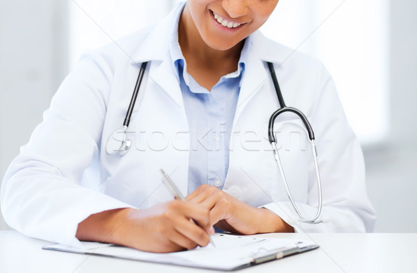 Foto stock: Femenino · médico · escrito · prescripción · salud · médicos