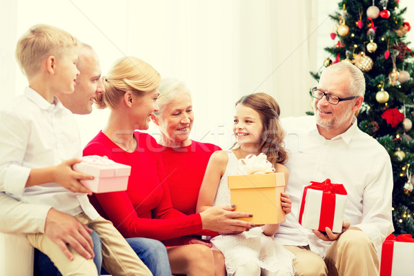 [[stock_photo]]: Souriant · famille · cadeaux · maison · vacances · génération