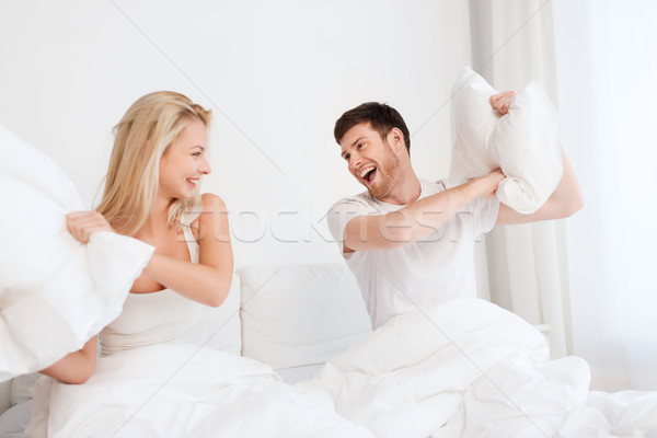 [[stock_photo]]: Heureux · couple · bataille · d'oreillers · lit · maison · personnes