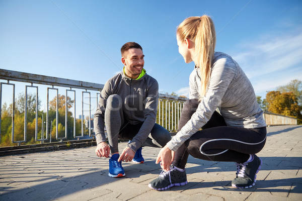 Mosolyog pár cipőfűző kint fitnessz sport Stock fotó © dolgachov