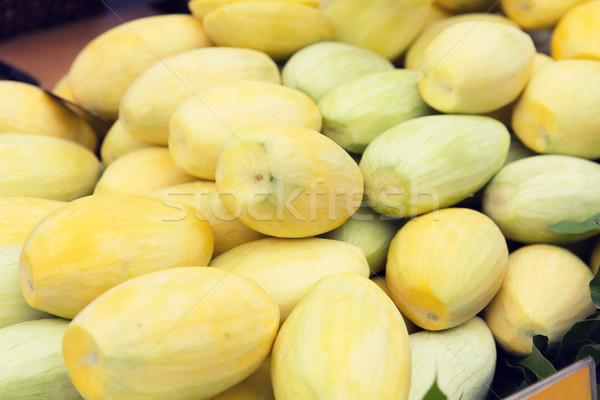 Pelé mangue rue marché cuisson fruits Photo stock © dolgachov