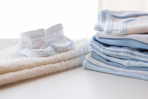 Stockfoto: Baby · jongens · kleding · pasgeboren · tabel