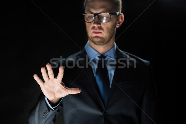 Zakenman aanraken virtueel scherm zakenlieden Stockfoto © dolgachov