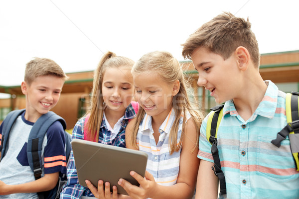 Groupe heureux école élémentaire élèves parler primaire [[stock_photo]] © dolgachov