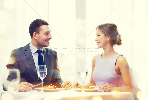 [[stock_photo]]: Souriant · couple · manger · plat · principal · restaurant · vacances