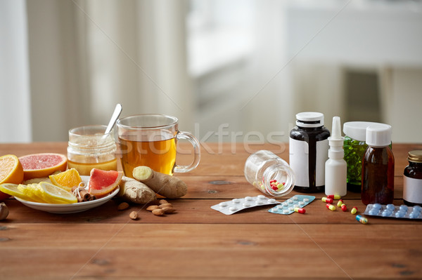 Traditionellen Medizin Drogen Gesundheit natürlichen Holztisch Stock foto © dolgachov