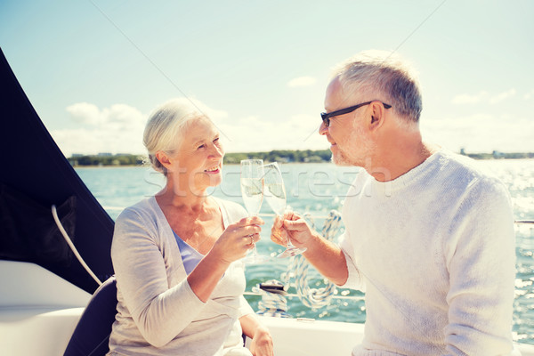 Foto stock: Pareja · de · ancianos · gafas · barco · yate · vela · edad