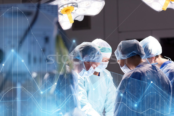 Foto stock: Grupo · cirurgiões · sala · de · operação · hospital · cirurgia · saúde