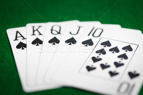 Foto d'archivio: Poker · mano · carte · da · gioco · verde · casino · panno