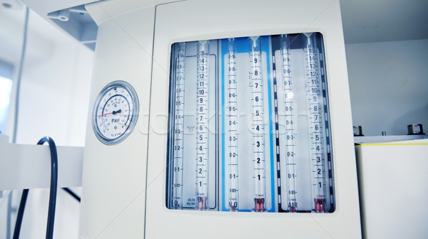 Anestezie maşină spital camera de operare medicină Imagine de stoc © dolgachov