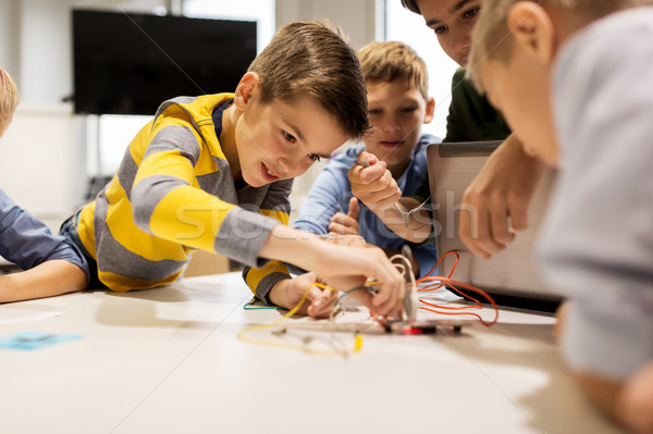 çocuklar buluş robotik okul eğitim Stok fotoğraf © dolgachov