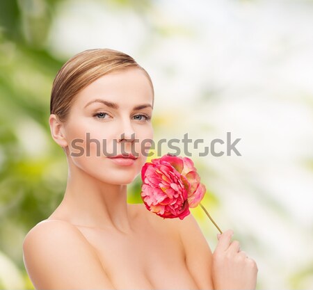 Nő virágcsokor virágok közelkép fiatal nő lány Stock fotó © dolgachov