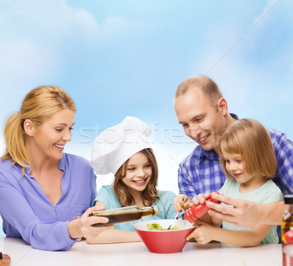 Zdjęcia stock: Szczęśliwą · rodzinę · dwa · dzieci · jedzenie · domu · żywności